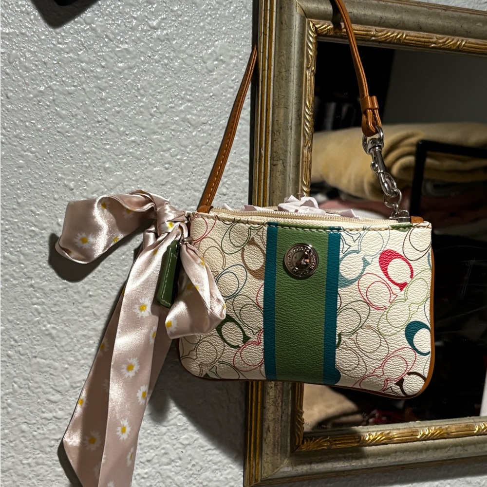 Coach mini wristlet bagStylish Green and Cream Women's Bag( #6x4)